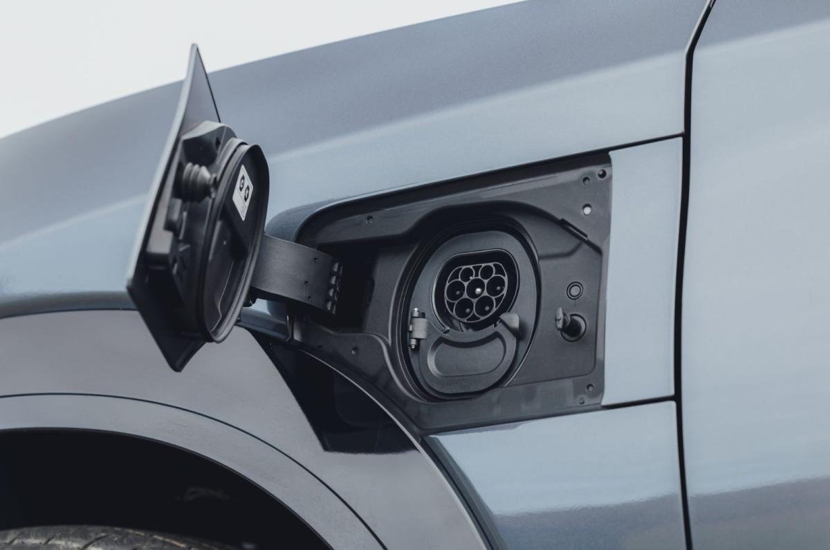 Lexus RZ exterior details