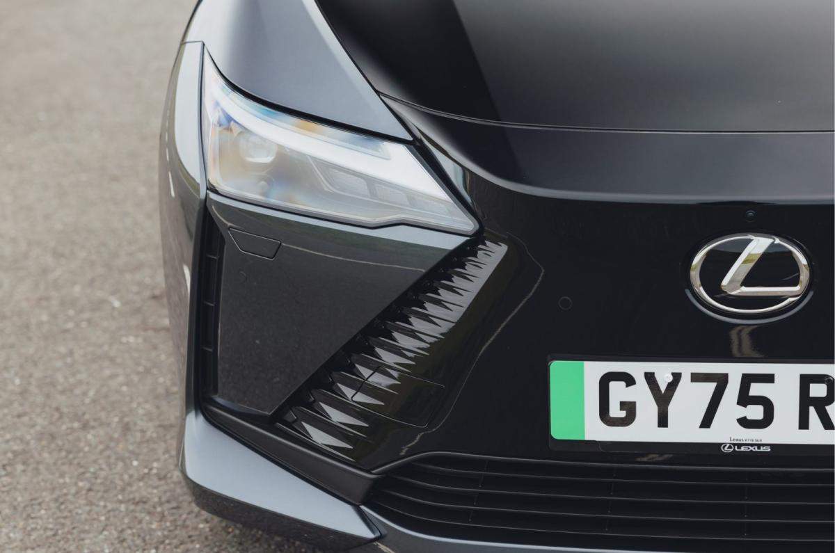 Lexus RZ exterior details