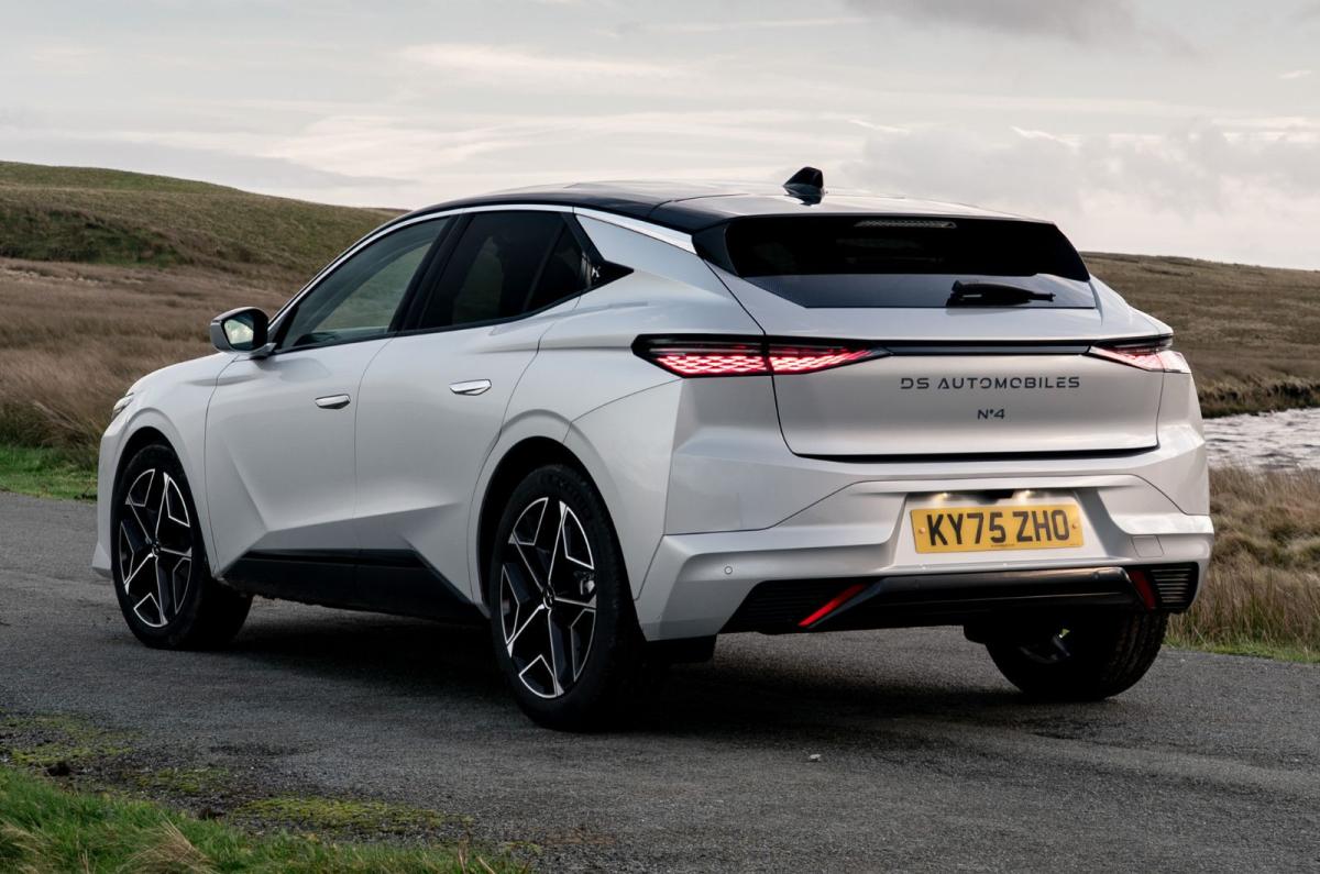 2025 DS No 4 hybrid extrerior still