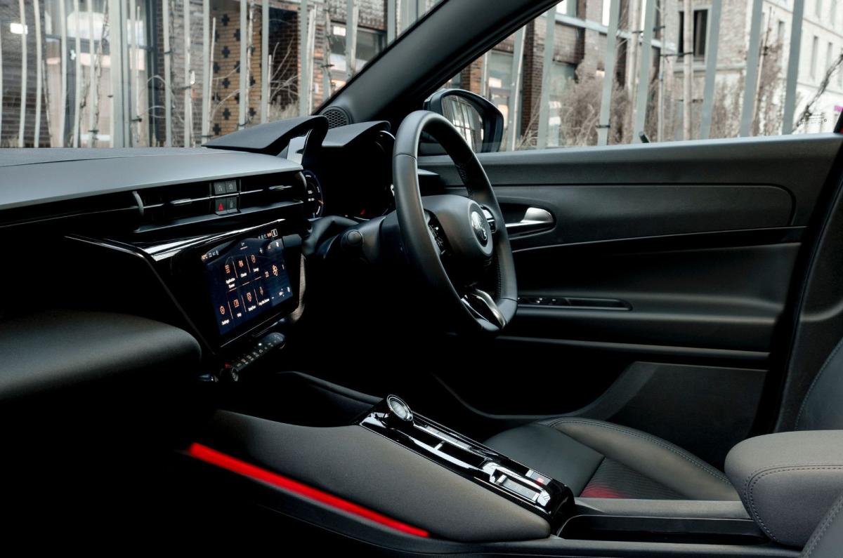 Alfa Romeo Junior Elettrica interior