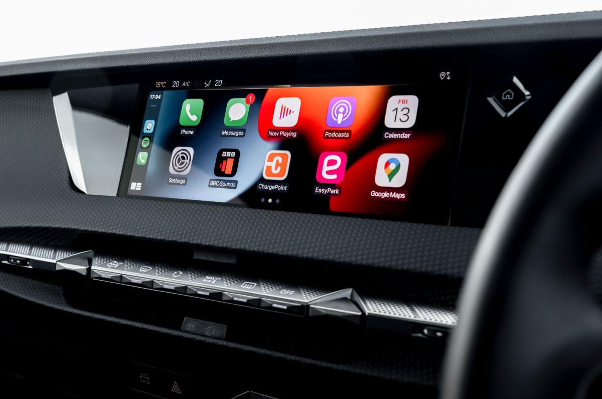 DS No 4 E-Tense interior details