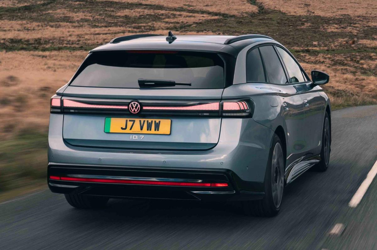 Volkswagen ID 7 Tourer rear tracking
