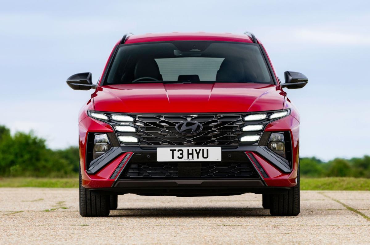 Hyundai Tucson exterior still front