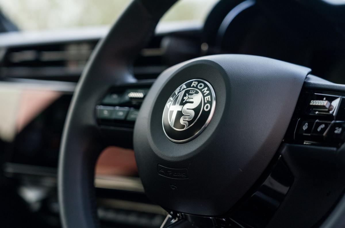 Alfa Romeo Junior Elettrica interior