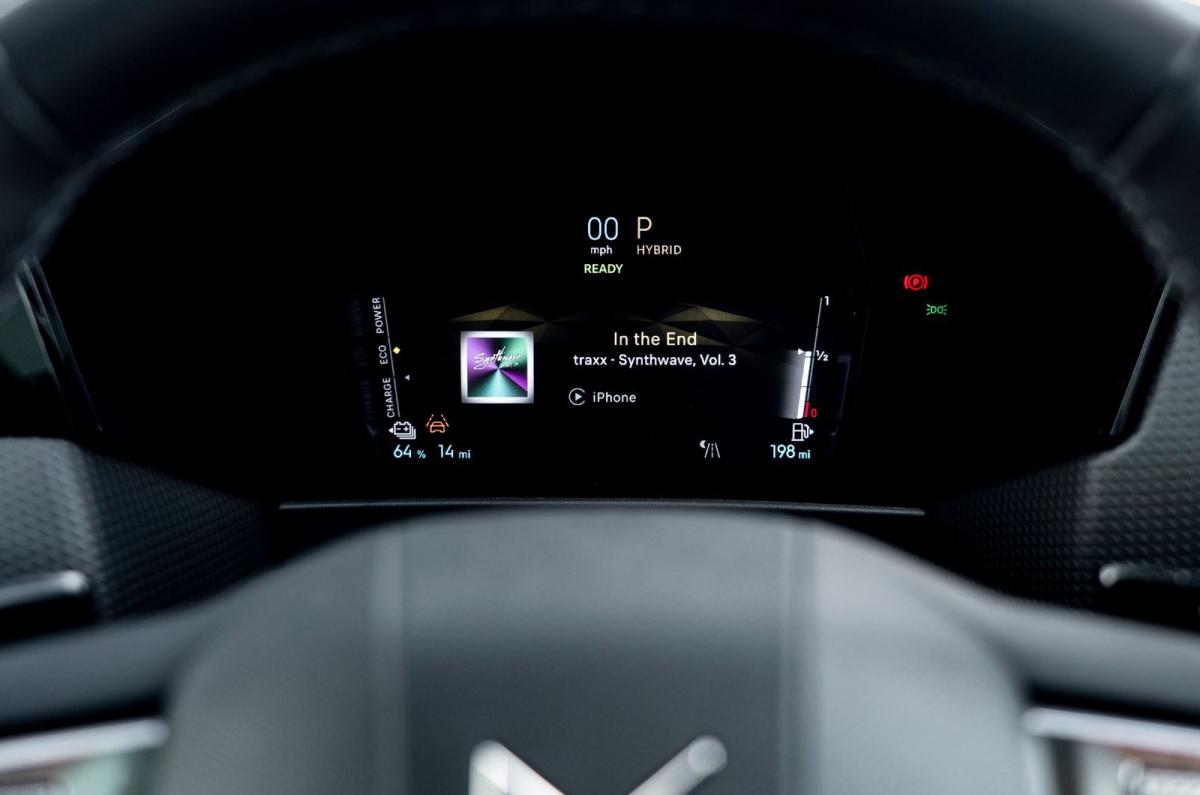 DS No 4 E-Tense interior details