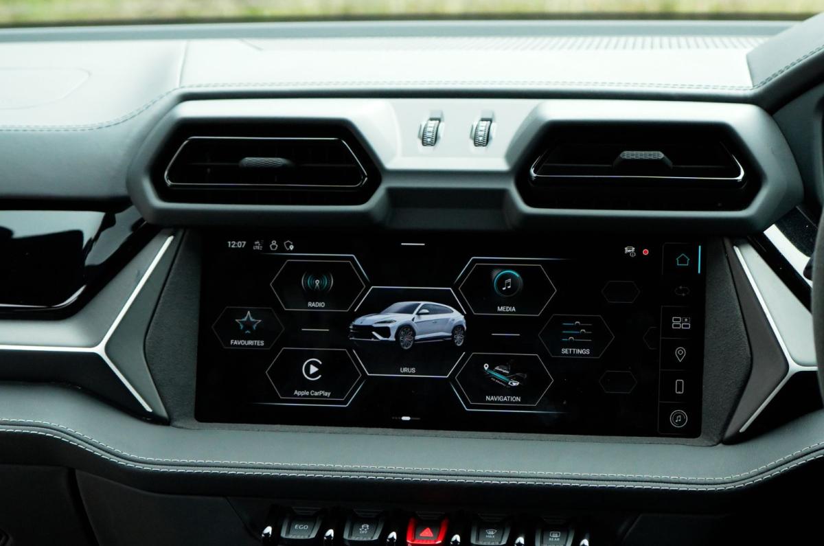 Lamborghini Urus interior details