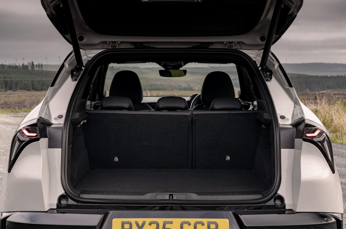 Alfa Romeo Junior Ibrida boot