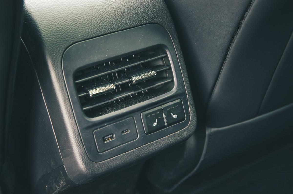 Omoda 9 interior details