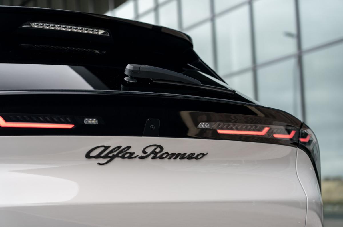 Alfa Romeo Junior Ibrida exterior detail