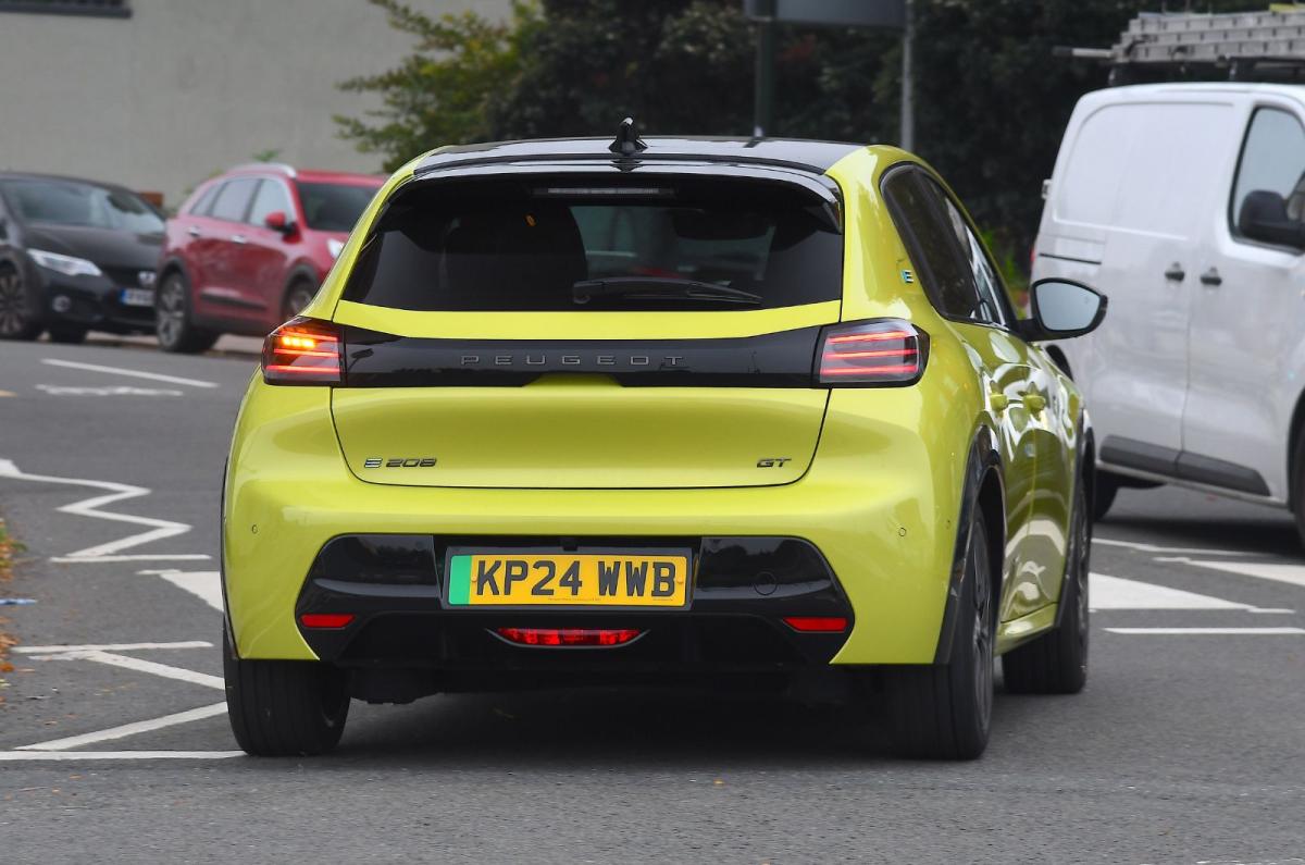 Peugeot e-208 rear cornering