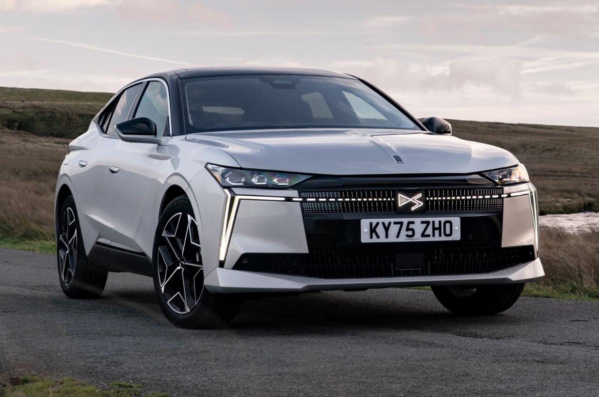 2025 DS No 4 hybrid extrerior still