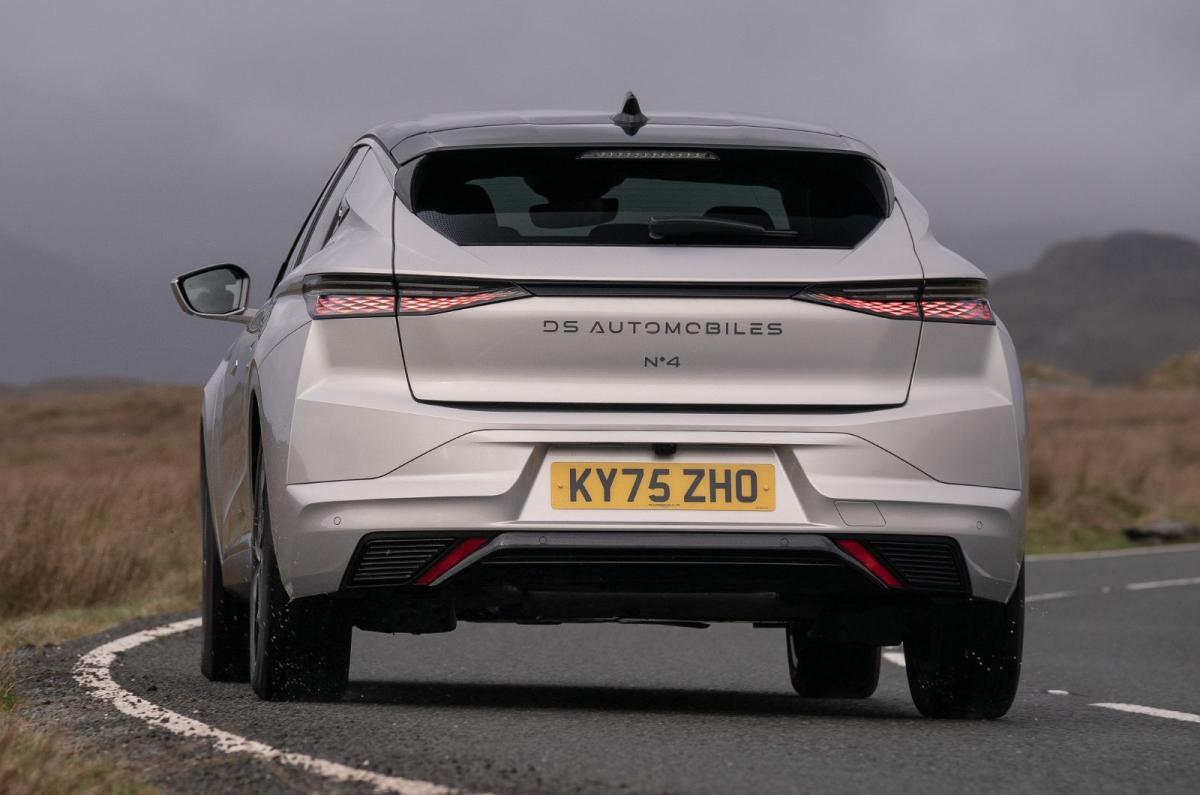 2025 DS No 4 hybrid dynamic rear