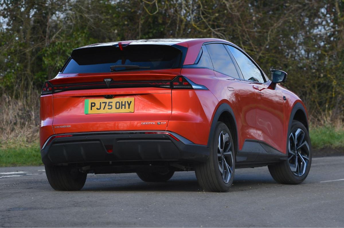 Changan Deepal S07 driving rear