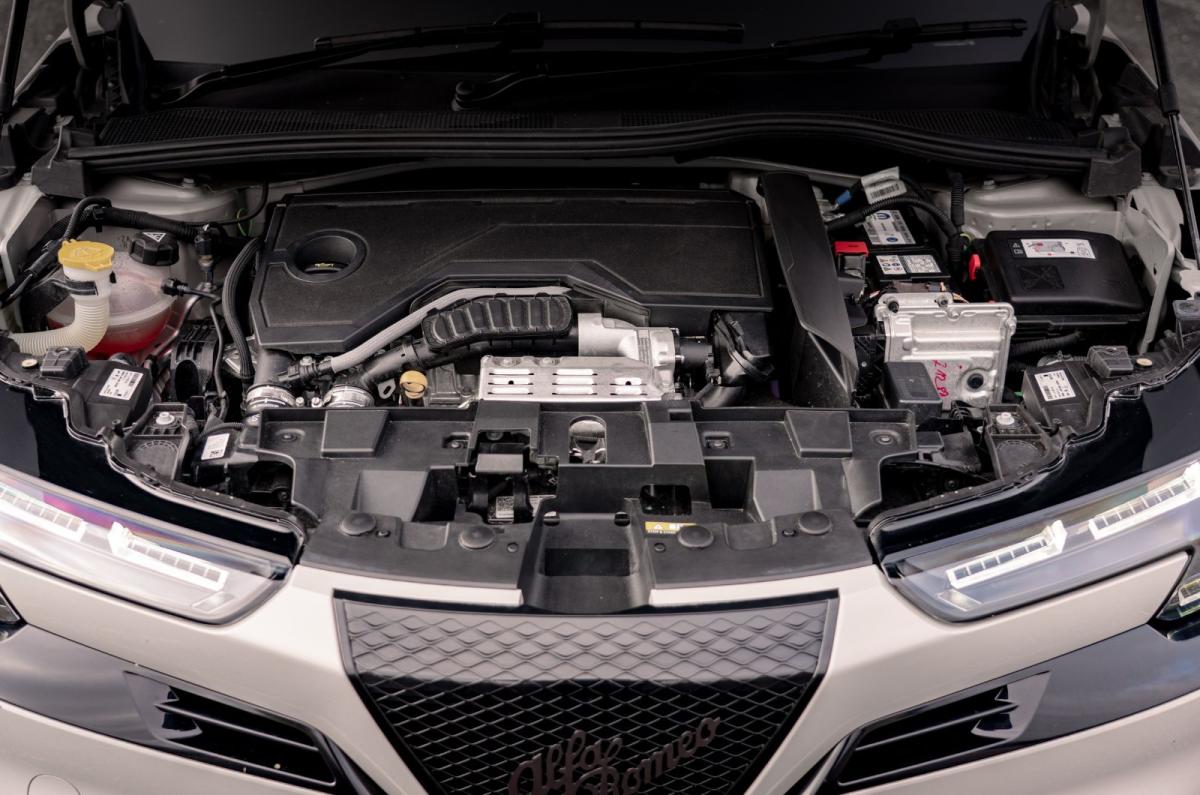 Alfa Romeo Junior Ibrada engine bay