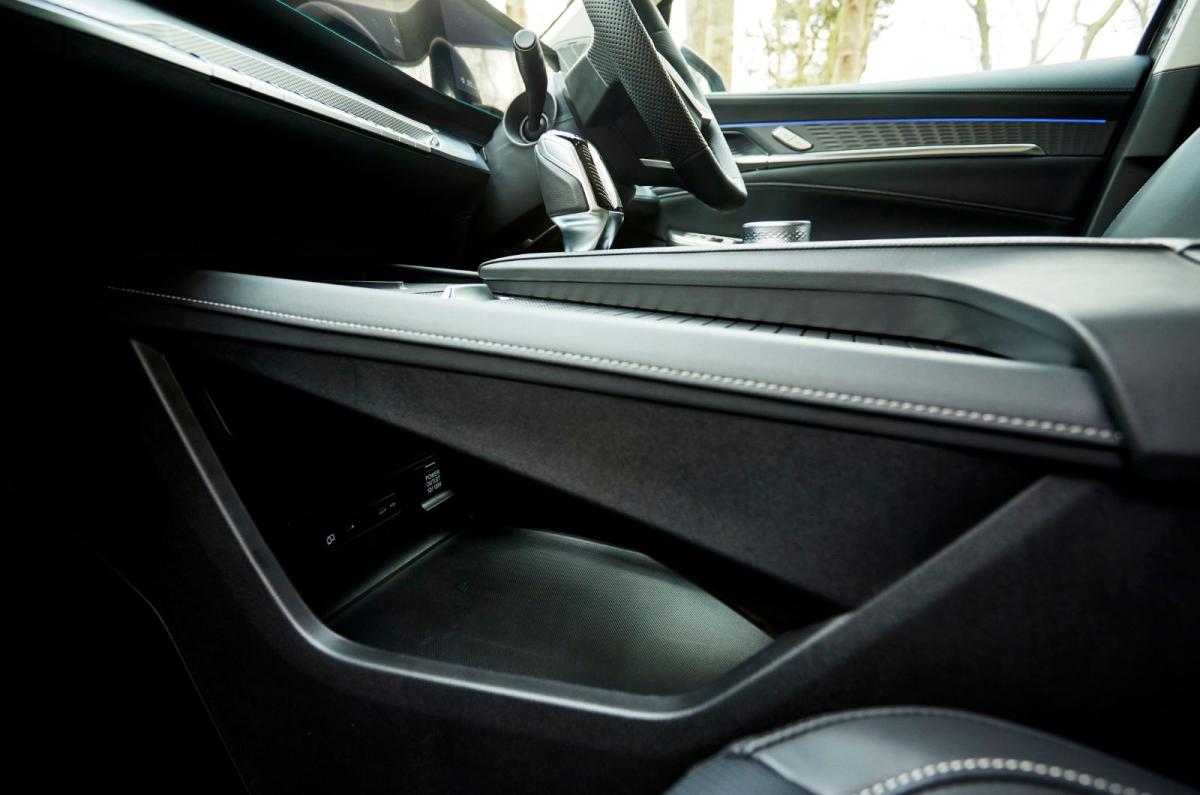 MG S9 PHEV interior details