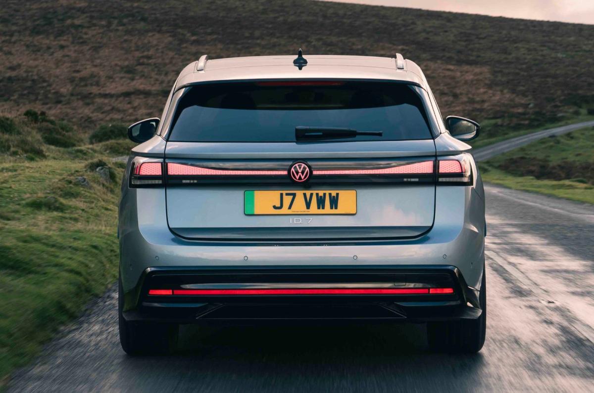 Volkswagen ID 7 Tourer rear tracking
