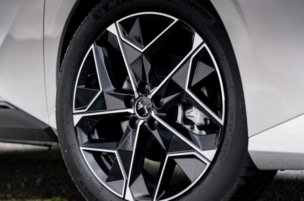 2025 DS No 4 hybrid extrerior still