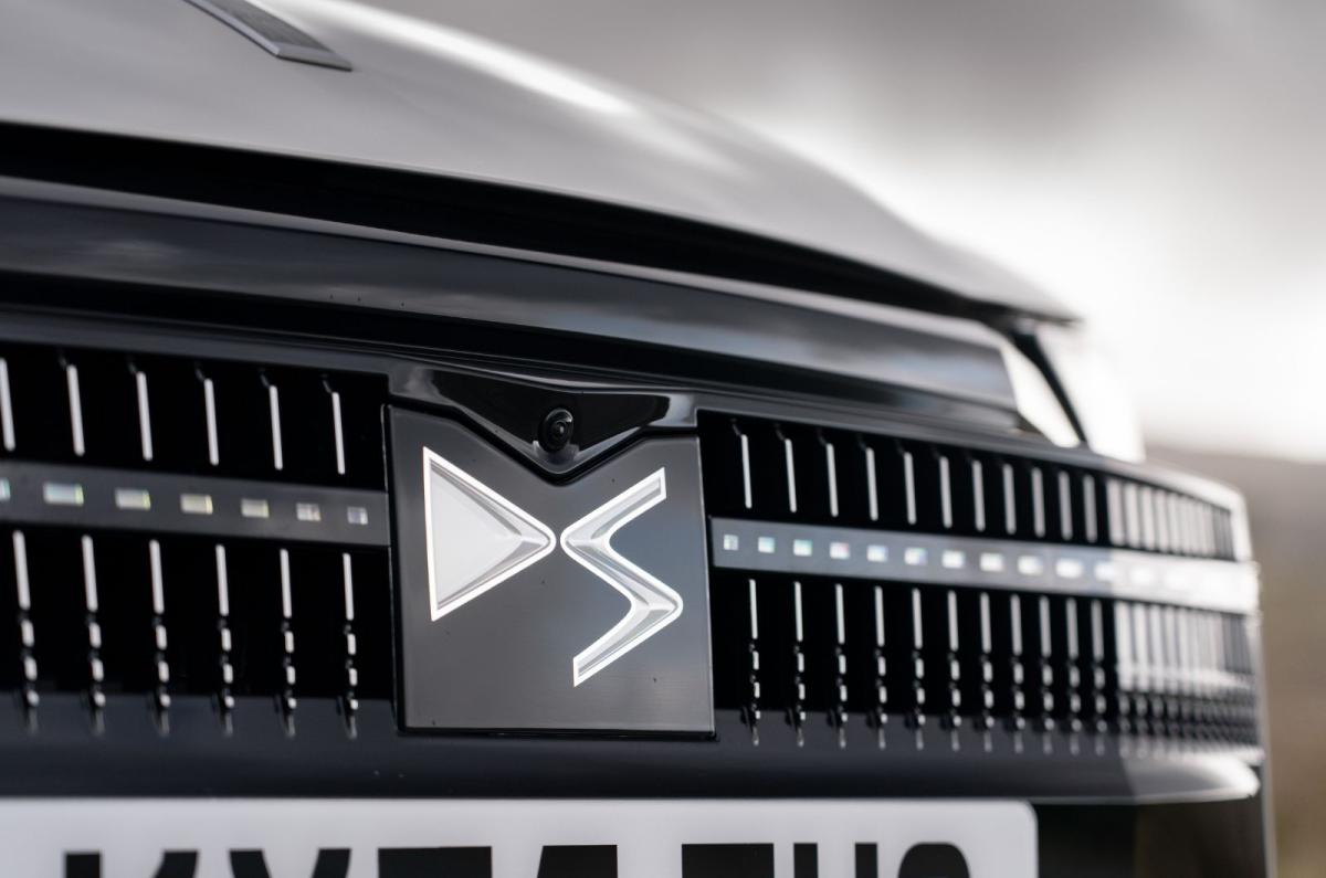 2025 DS No 4 hybrid rear badge detail