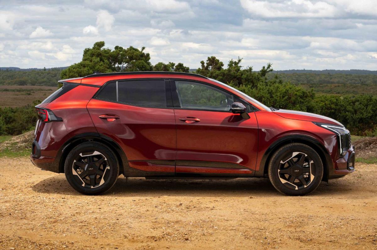 Kia Sportage exterior side profile