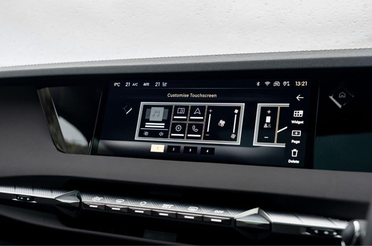 2025 DS No 4 hybrid interior details