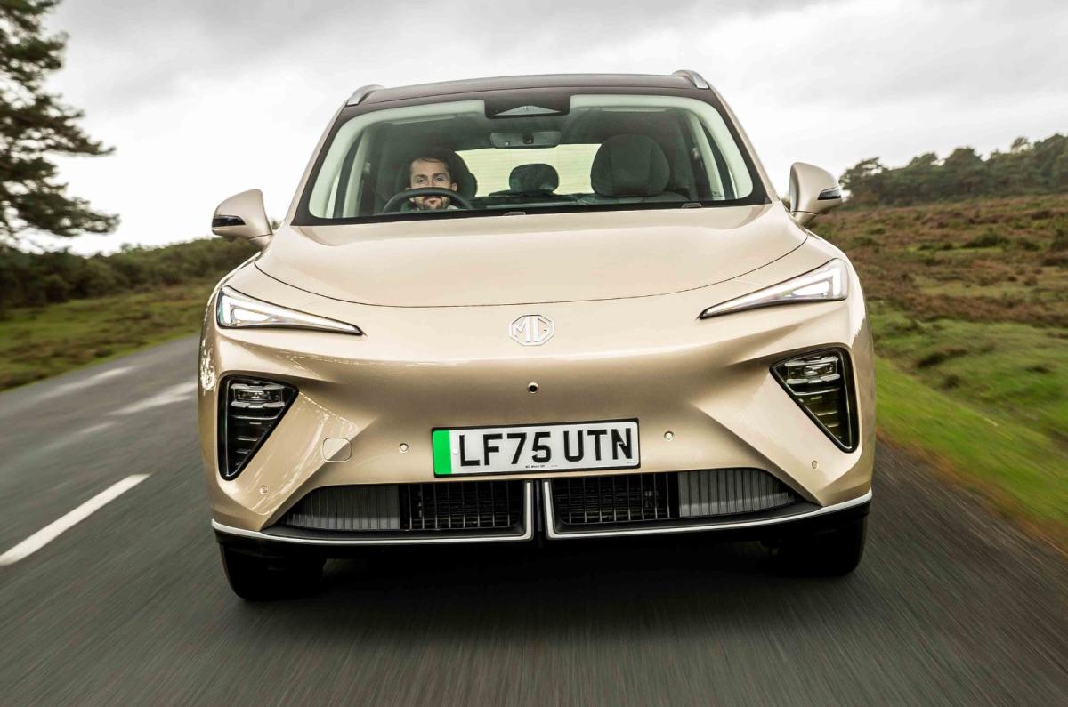 MG S6 dynamic driving front