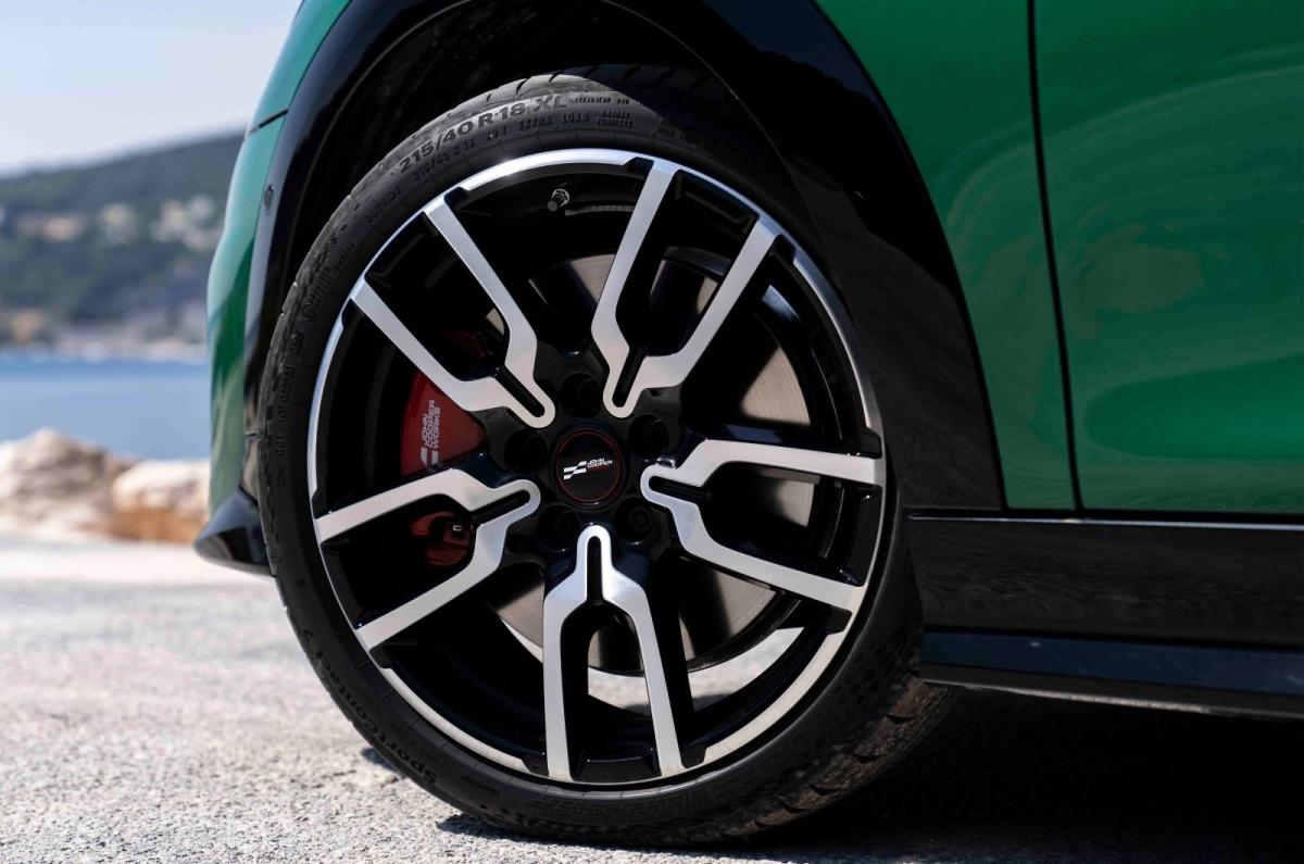 Mini Cooper Convertible alloy wheels