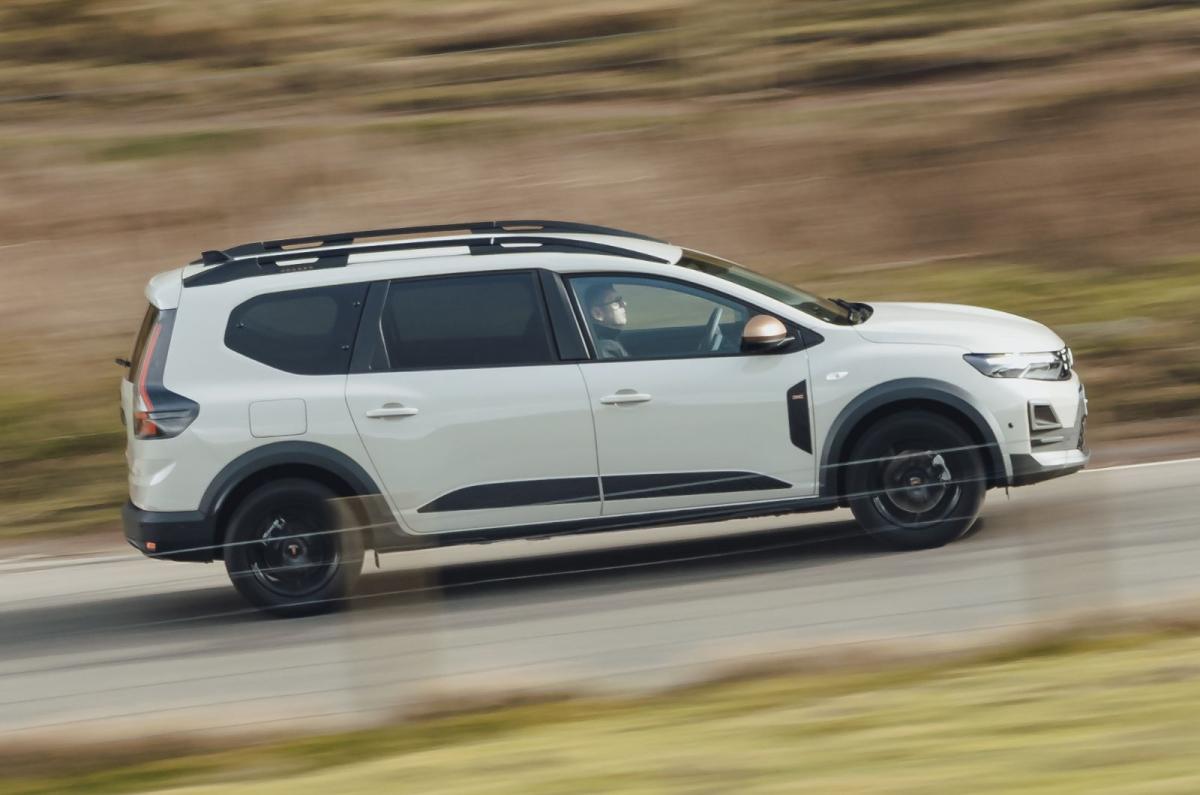 2026 Dacia Jogger side profile dynamic