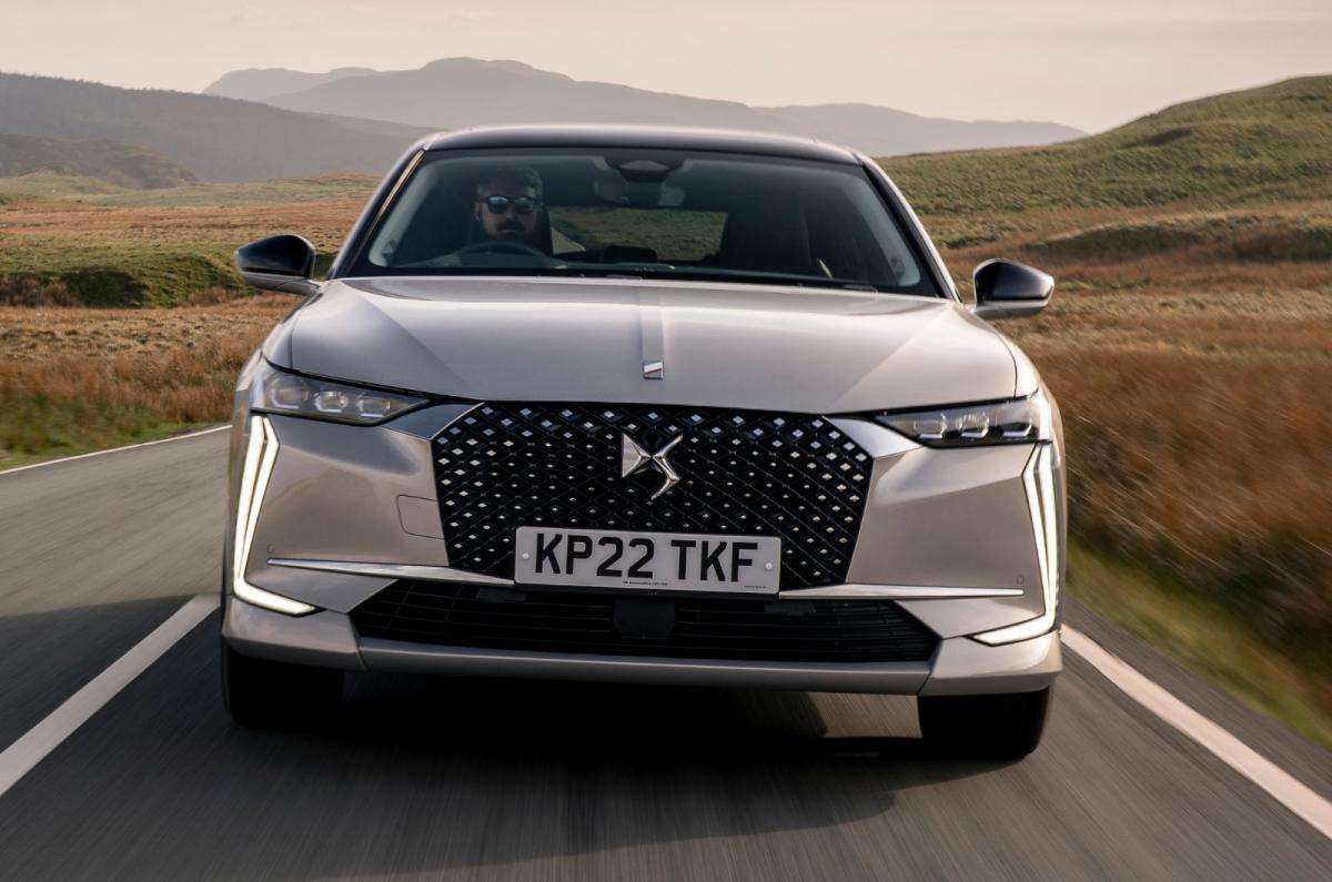 DS No 4 E-Tense front dynamic