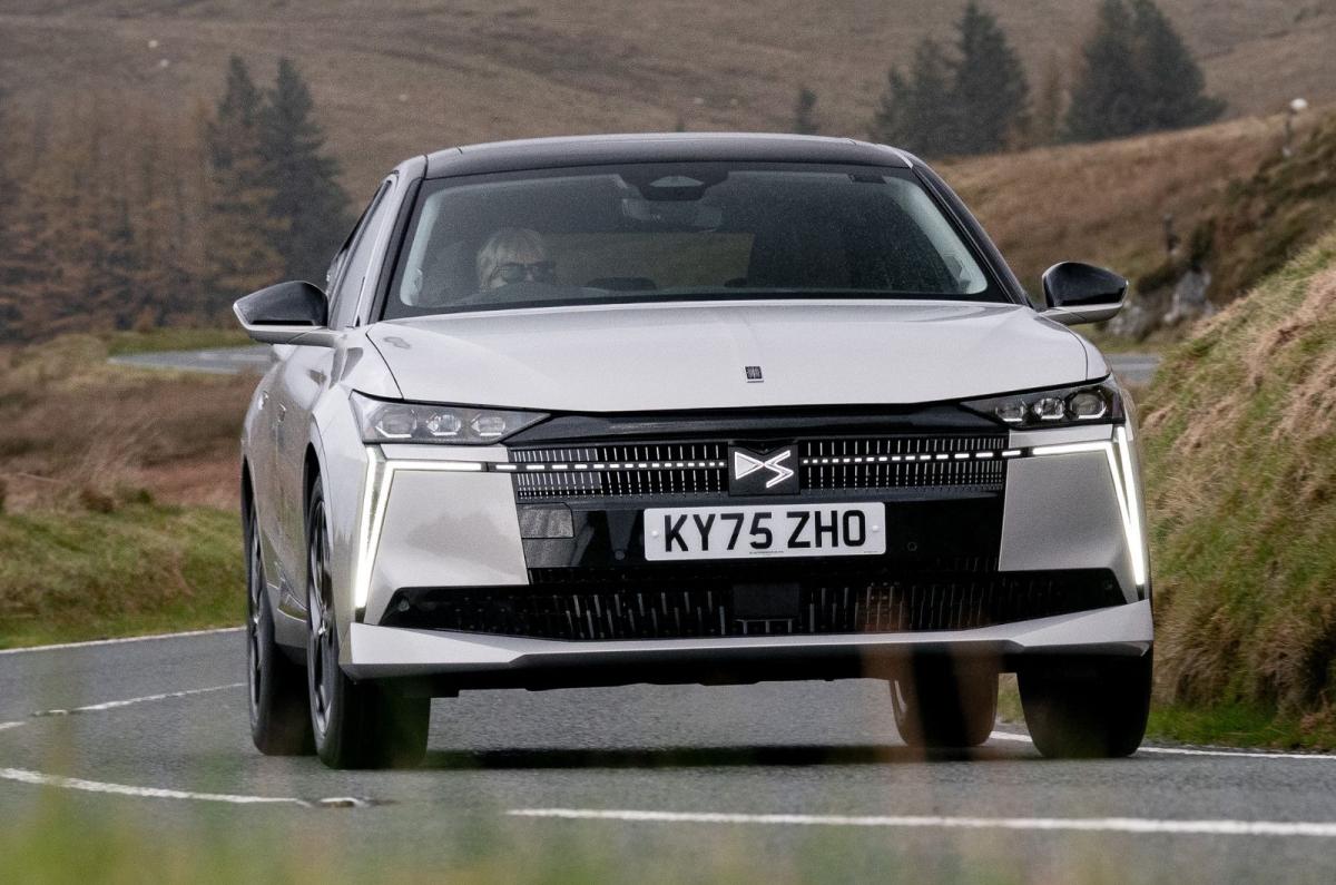 2025 DS No 4 hybrid front dynamic