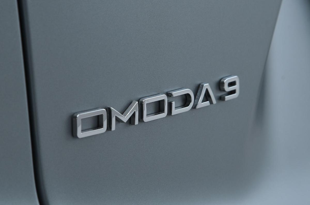 Omoda 9 badge
