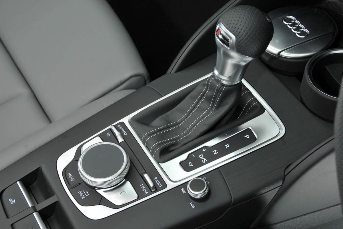 Used Audi A3 Cabriolet centre console