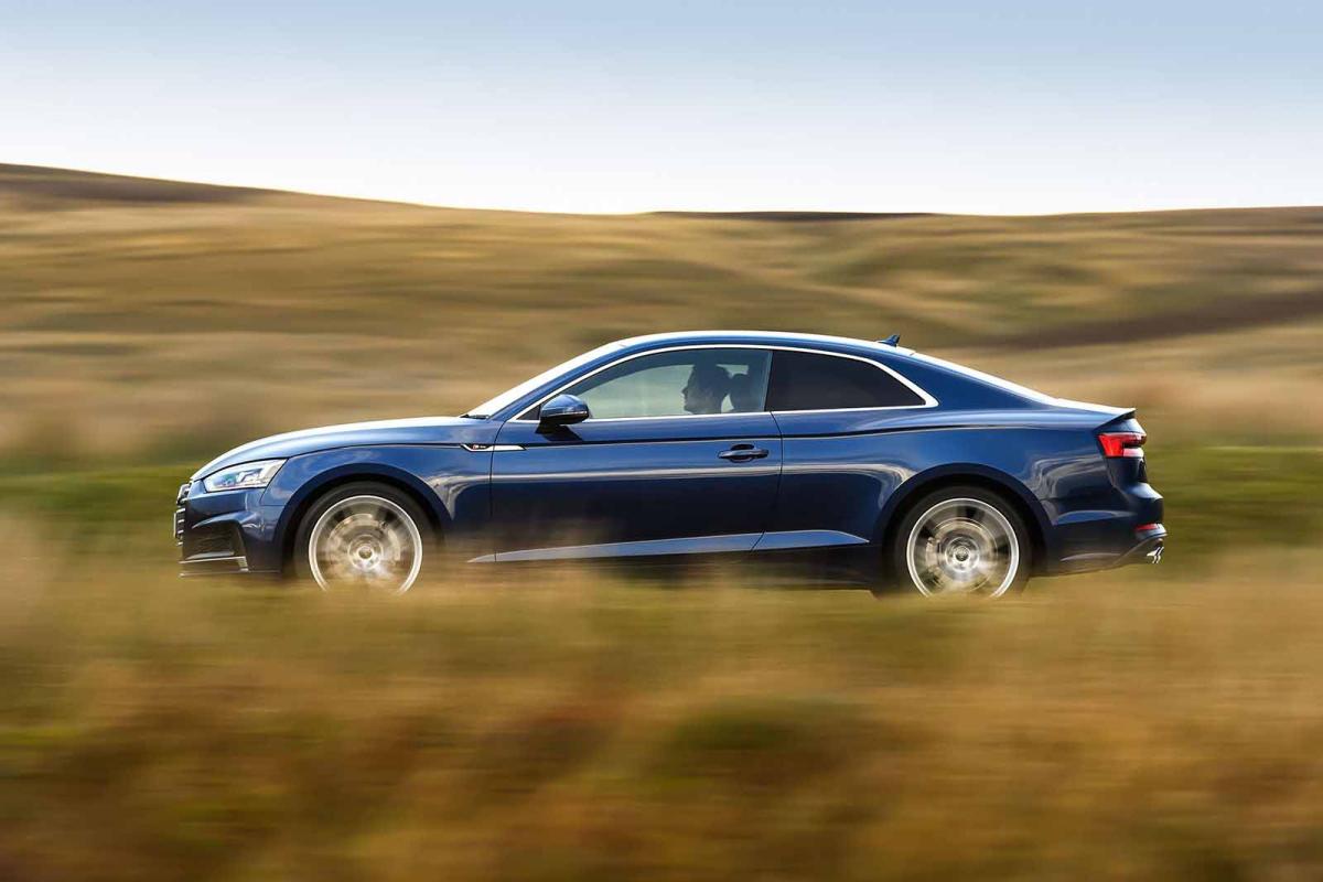 Used Audi A5 Coupé side driving