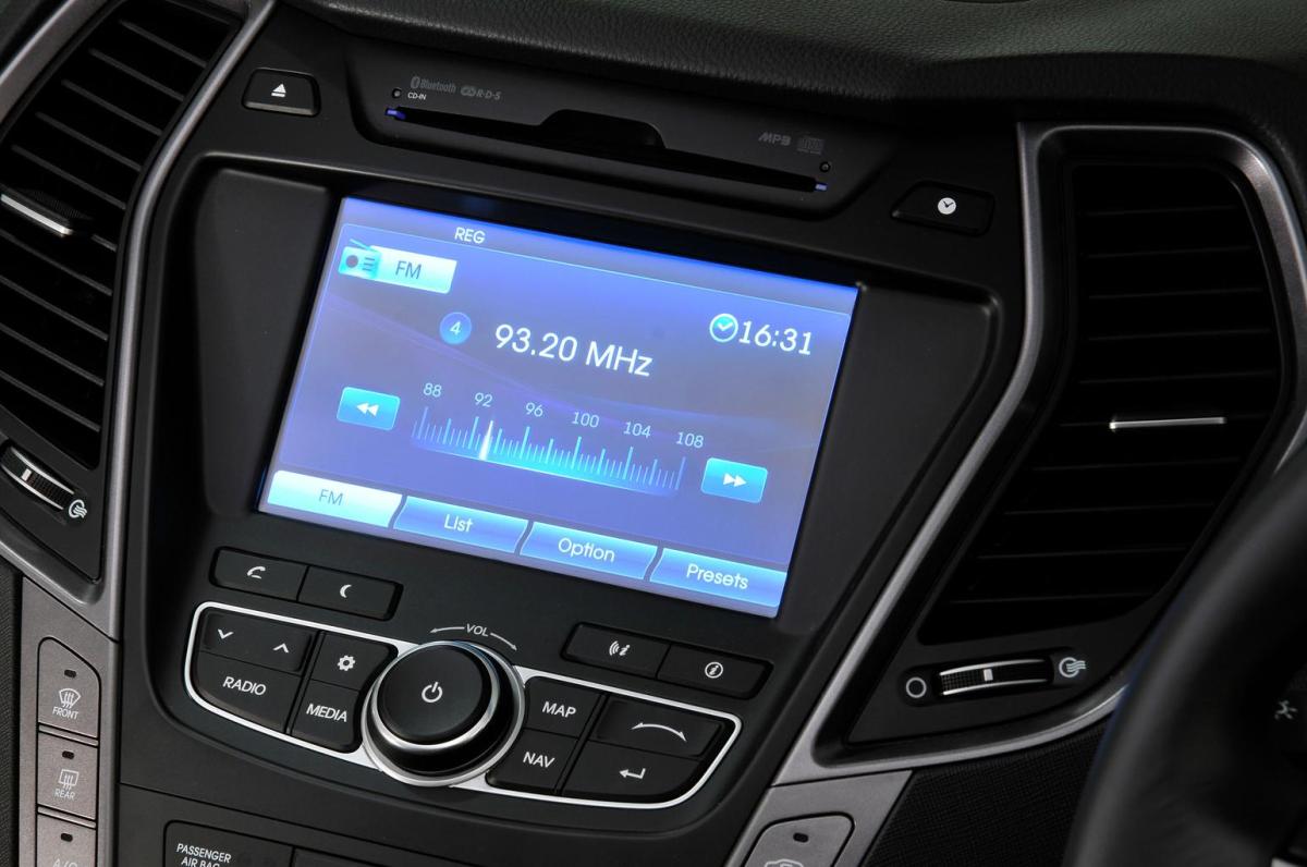 Used Hyundai Santa Fe 2013-2018 infotainment