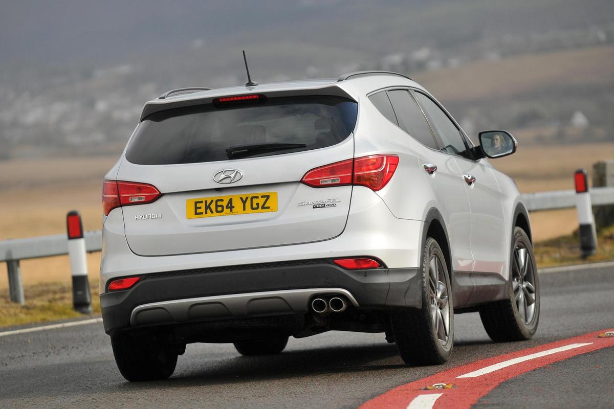 Used Hyundai Santa Fe 2013-2018 rear cornering