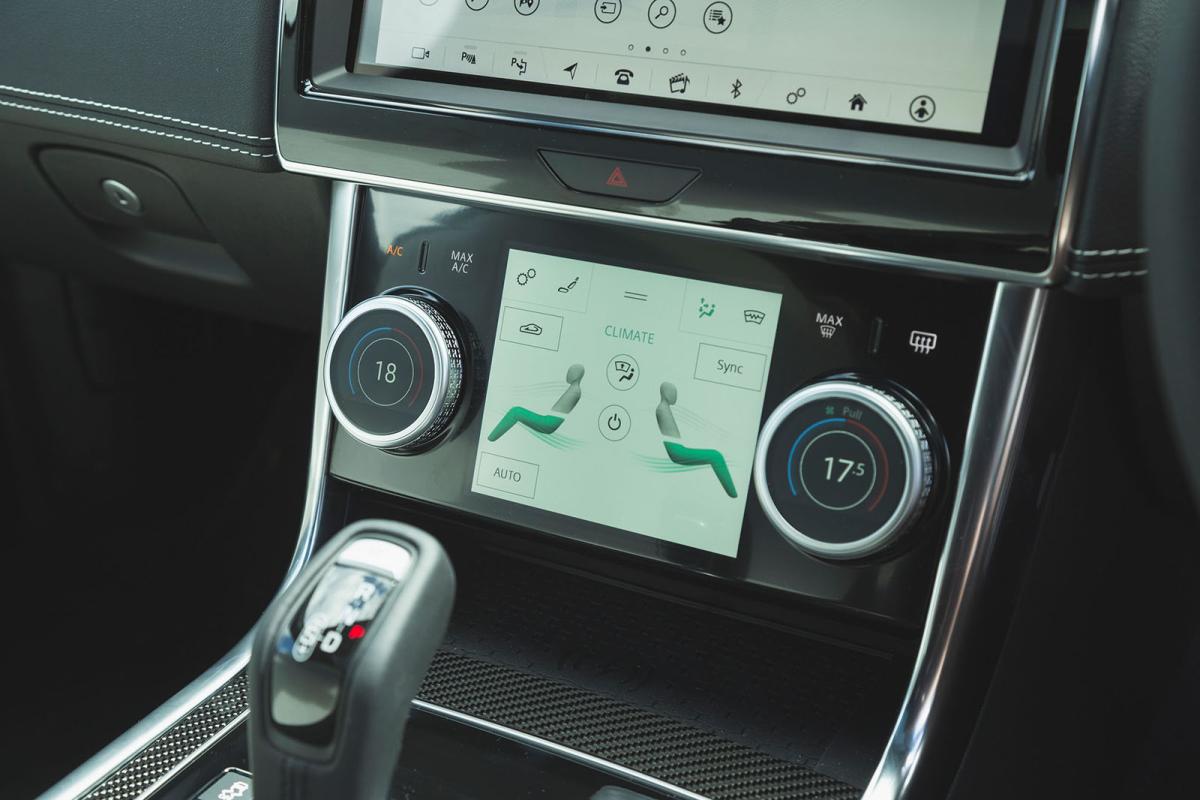 Used Jaguar XE 2015-2024 centre console climate control