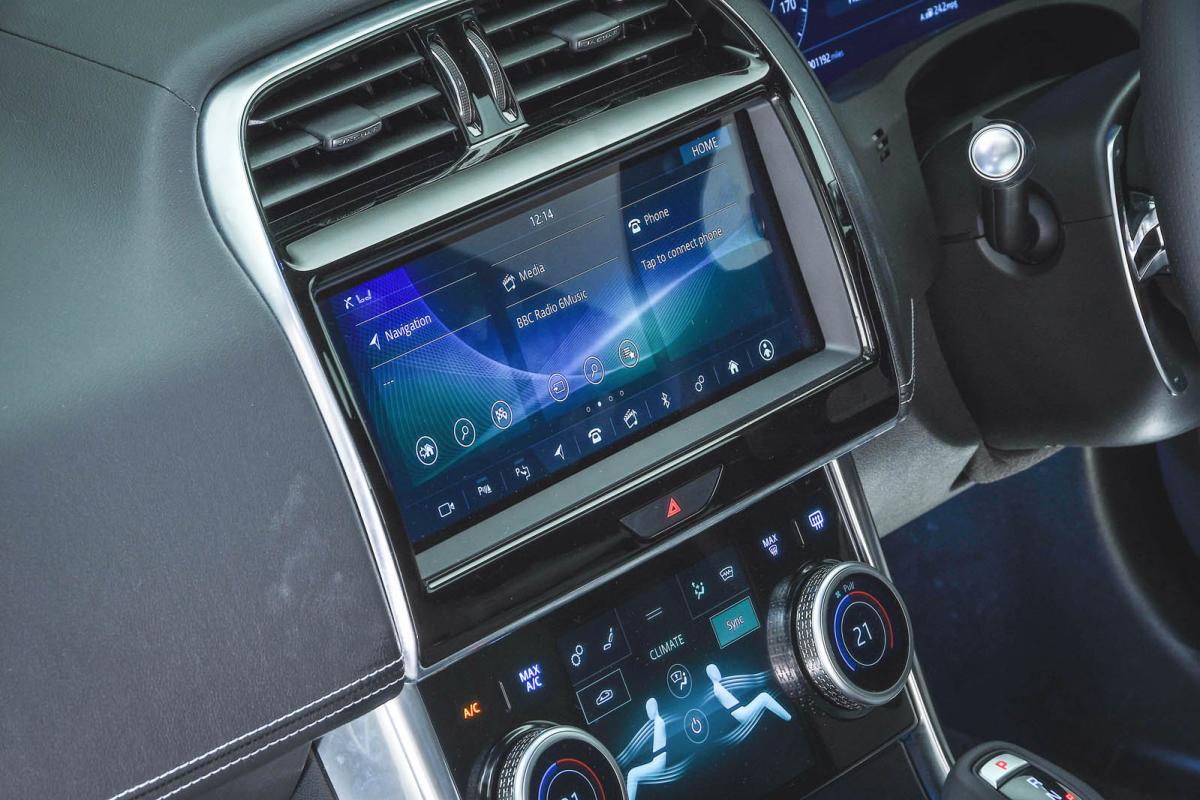 Used Jaguar XE 2015-2024 infotainment