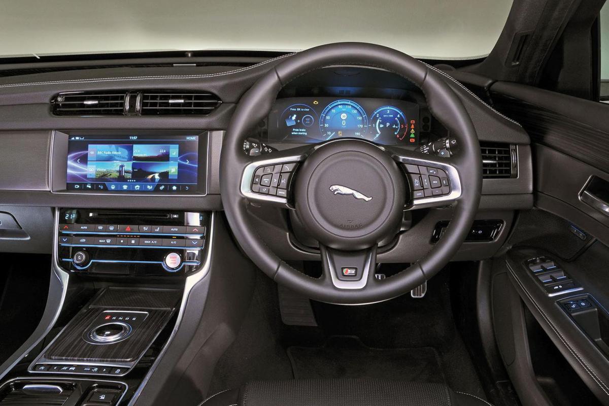 Used Jaguar XF 2015-2024 interior