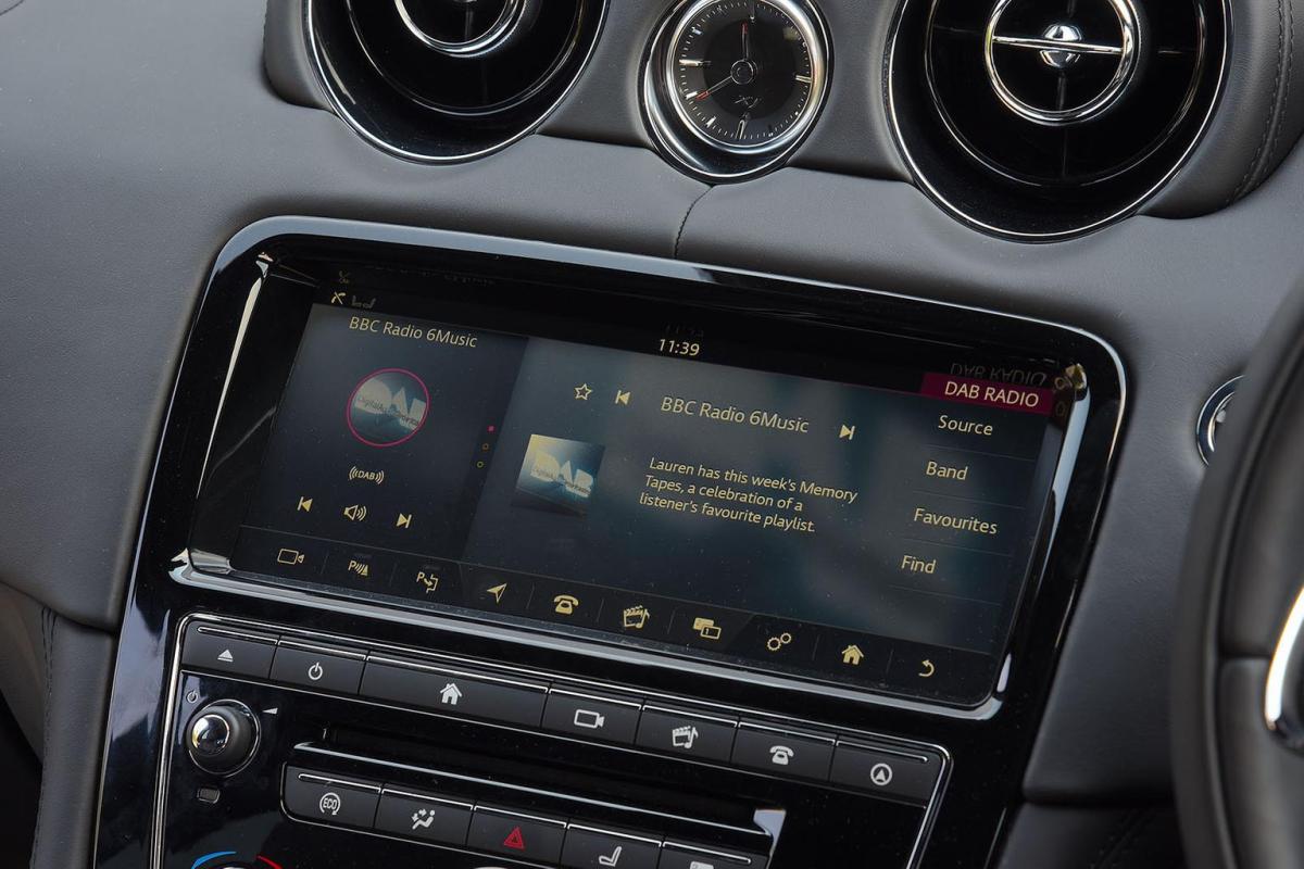 Used Jaguar XJ 2011-2019 infotainment