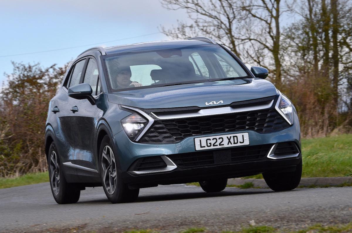 Used Kia Sportage 2021-present front cornering