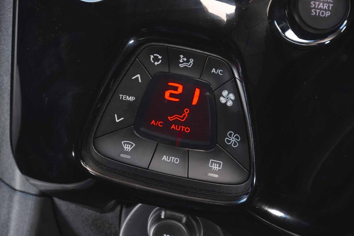 Used Peugeot 108 2014-2021 dashboard detail