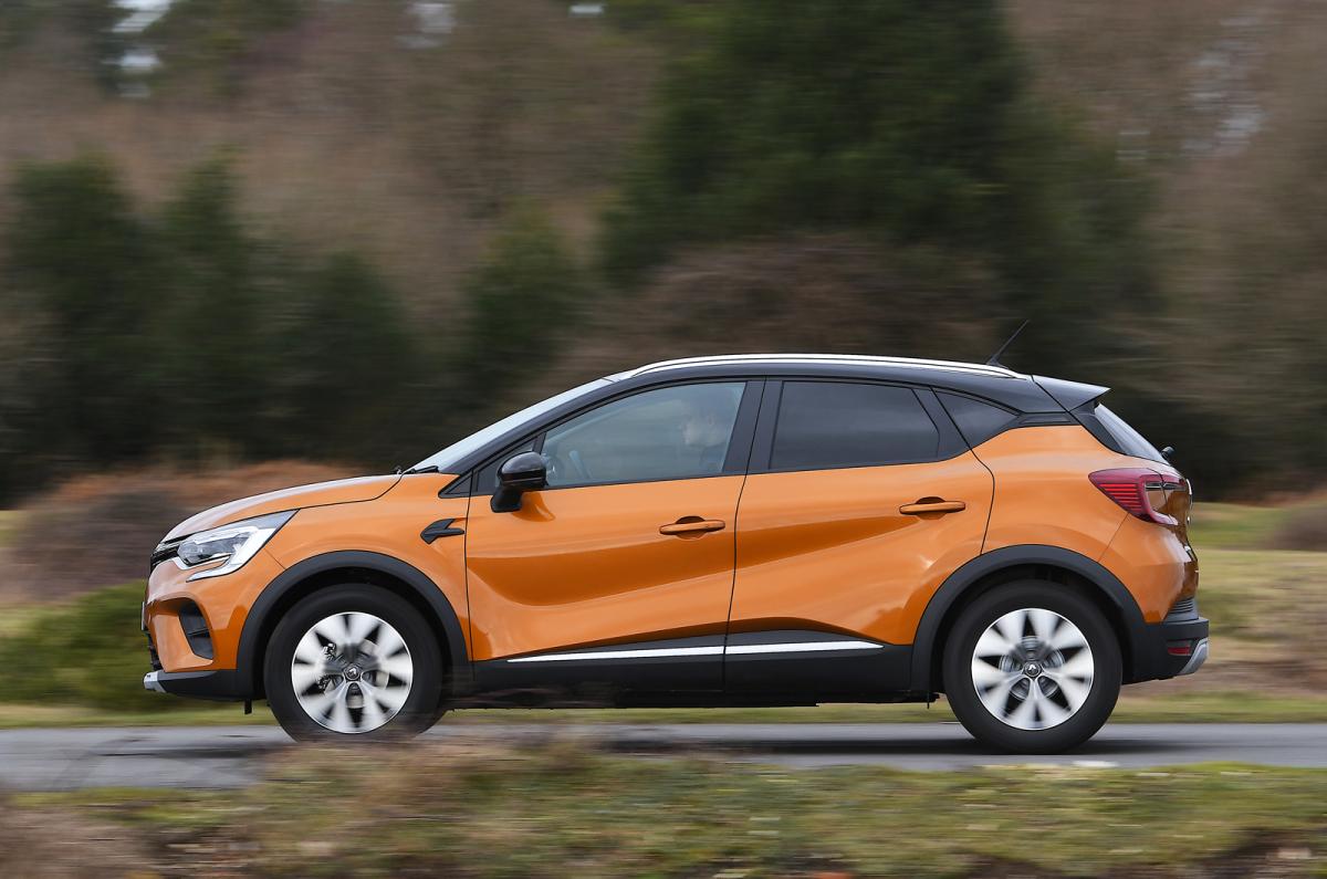 Used Renault Captur 2020-present side driving