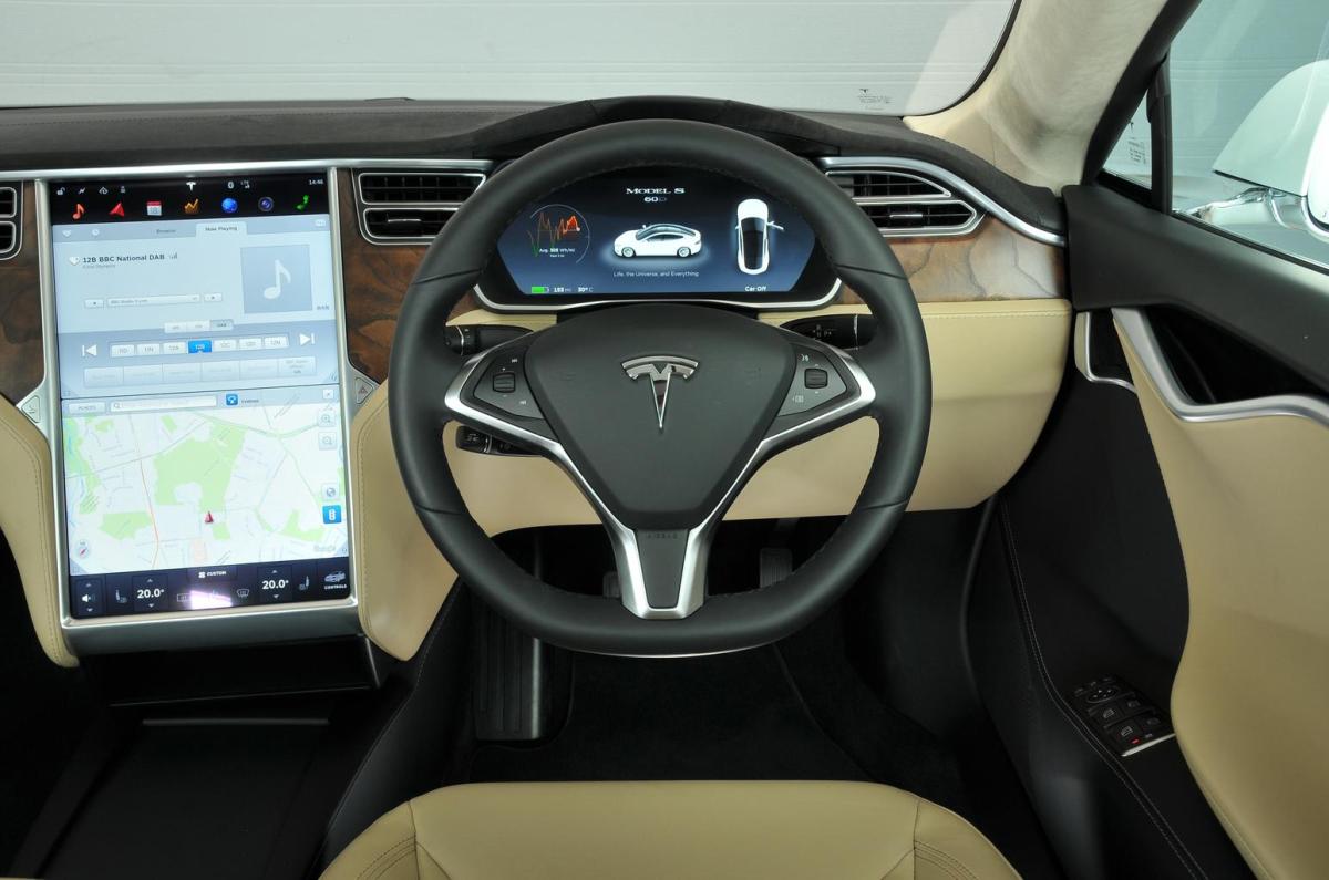 Used Tesla Model S 2014-2021 dash