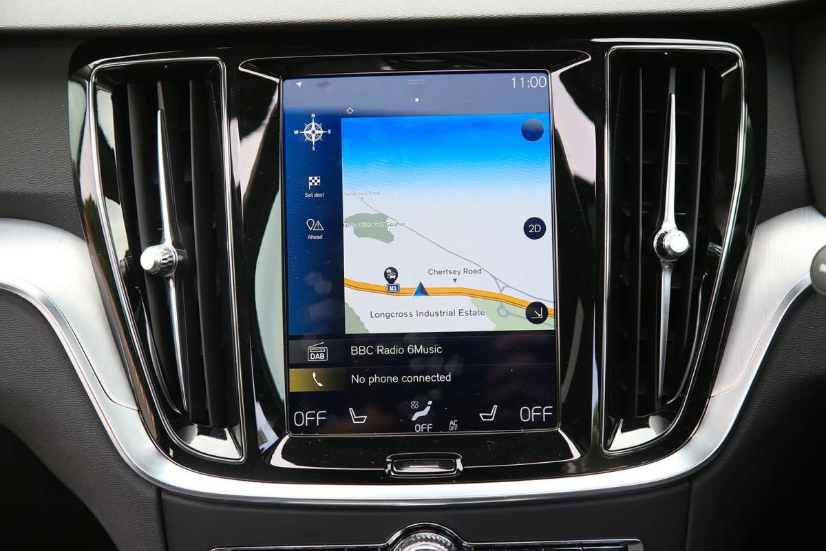 Used Volvo V60 2018-present infotainment