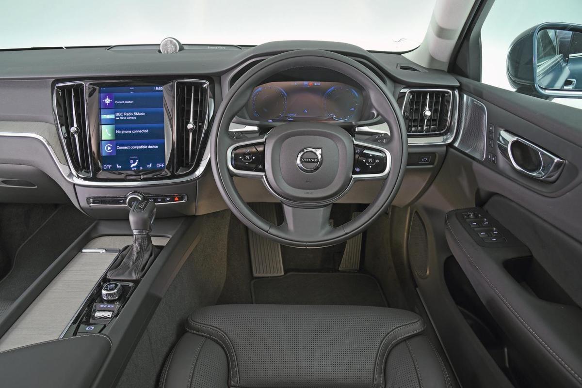 Used Volvo V60 2018-present dash