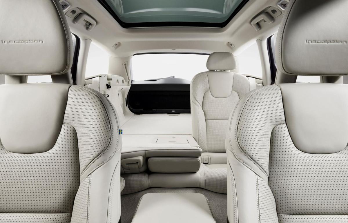 Used Volvo V90 16-present interior
