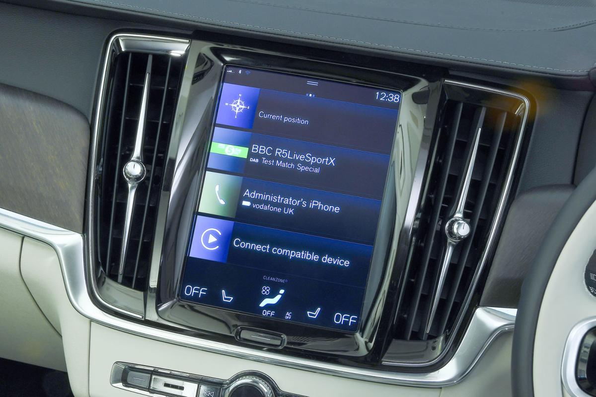Used Volvo V90 2016-present infotainment