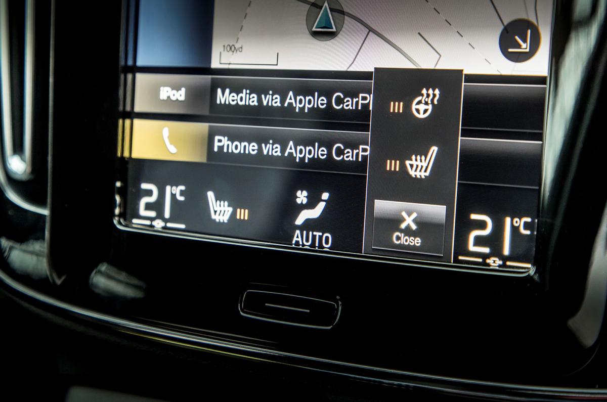 Used Volvo XC40 2018-present heated seat controls
