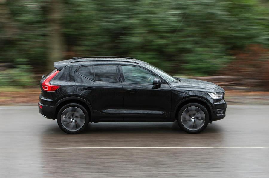 Used Volvo XC40 2018-present side driving