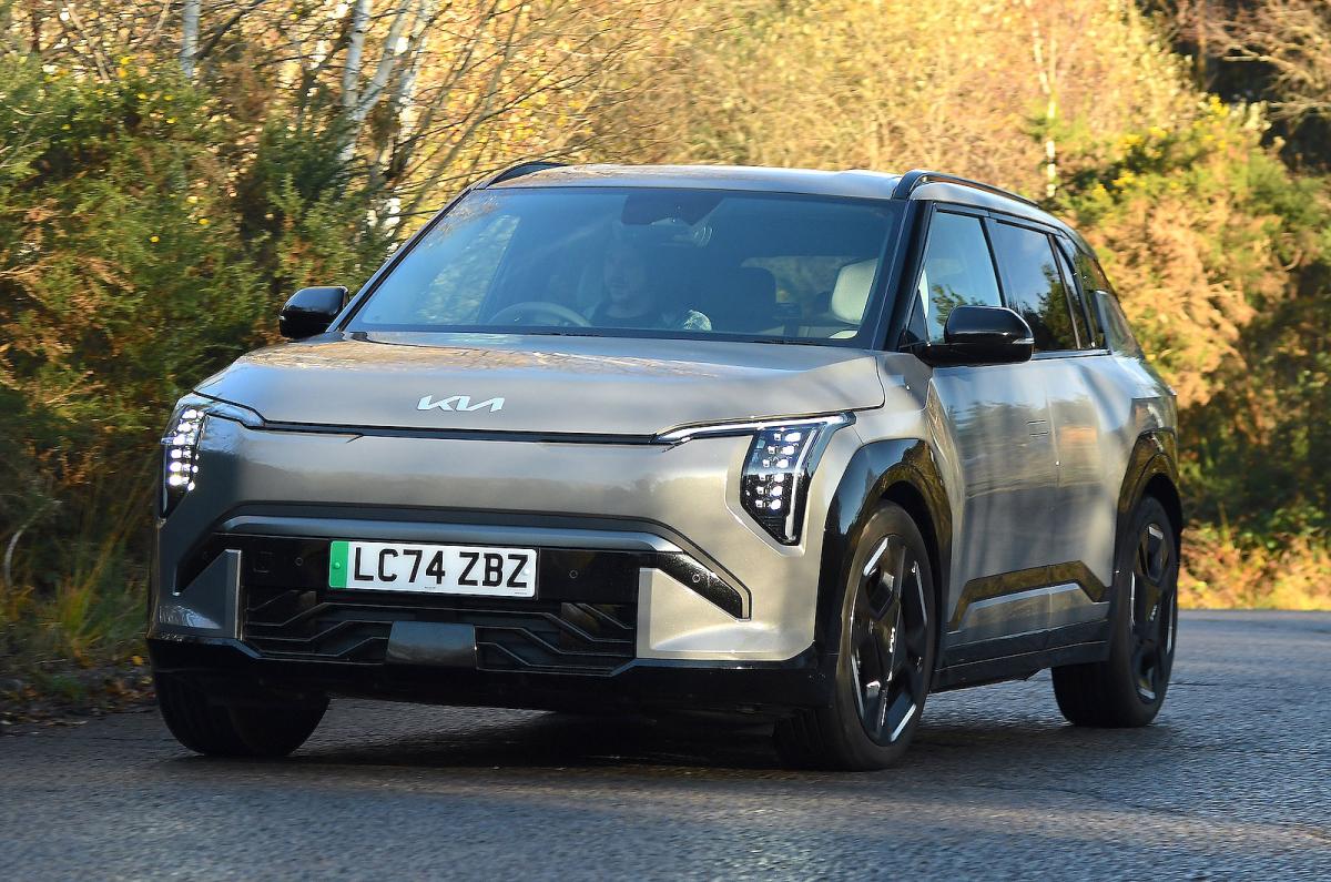 Used Kia EV3 2025-present front cornering grey