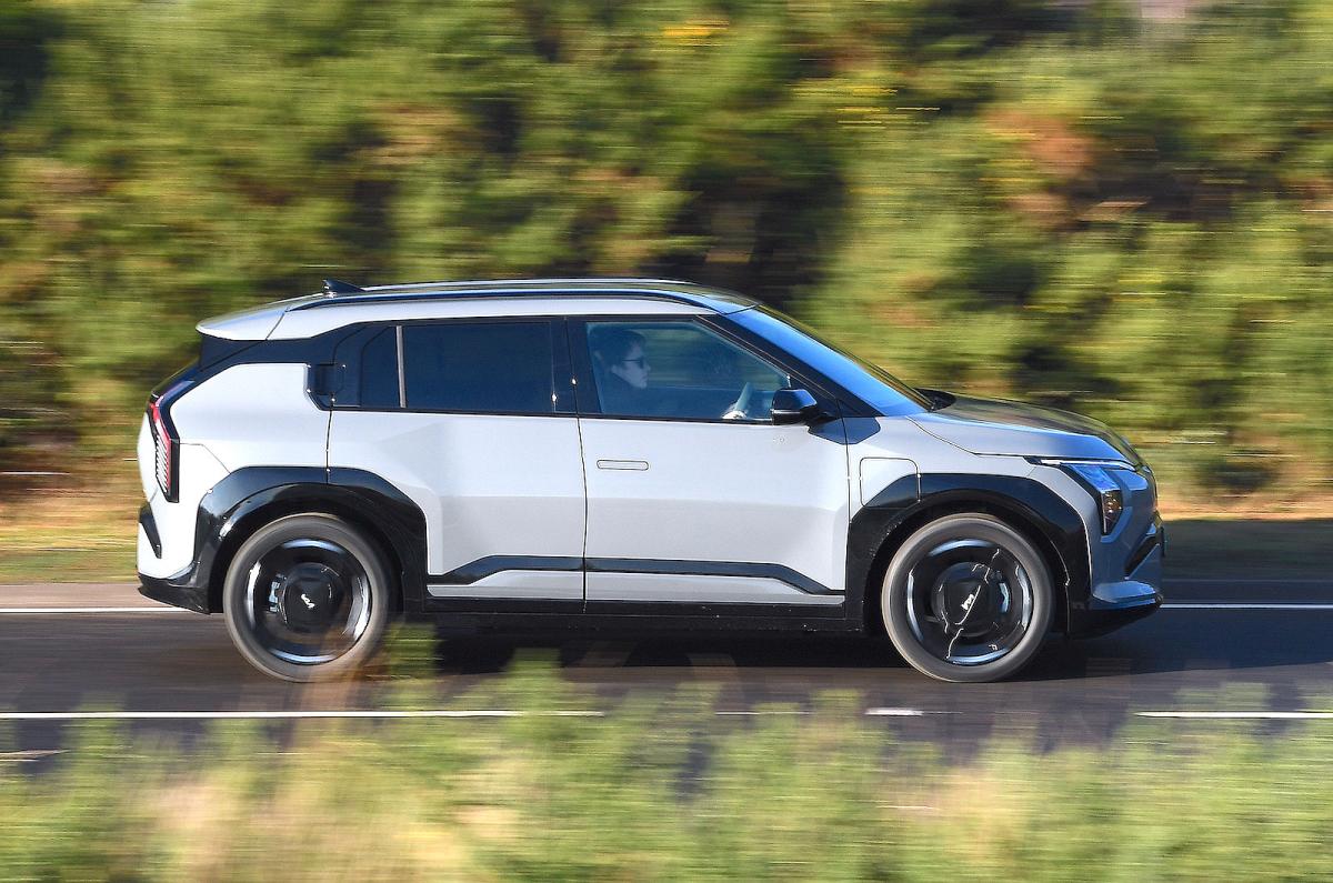 Used Kia EV3 2025-present panning shot grey